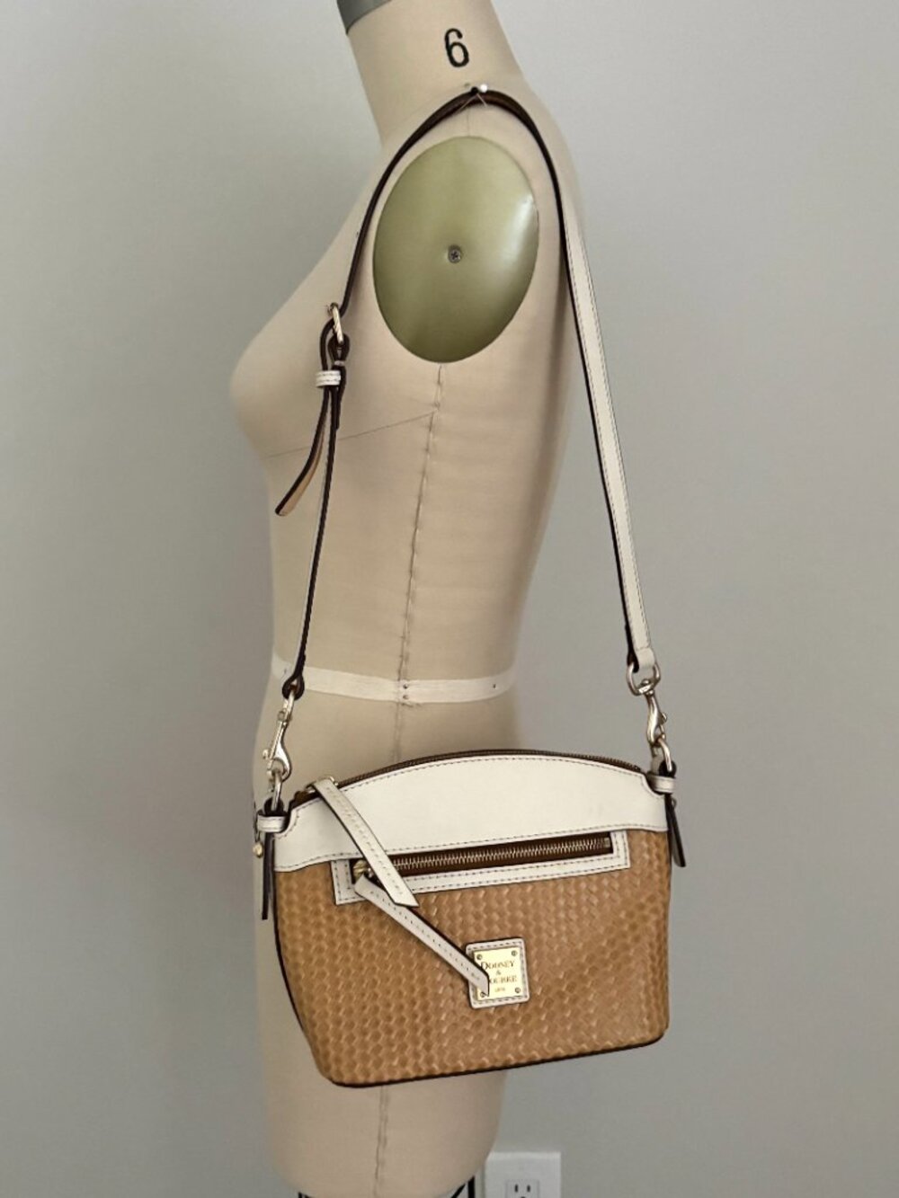 Dooney & Bourke Beacon Woven Domed Crossbody Shoulder Bag Tan White Cottagecore